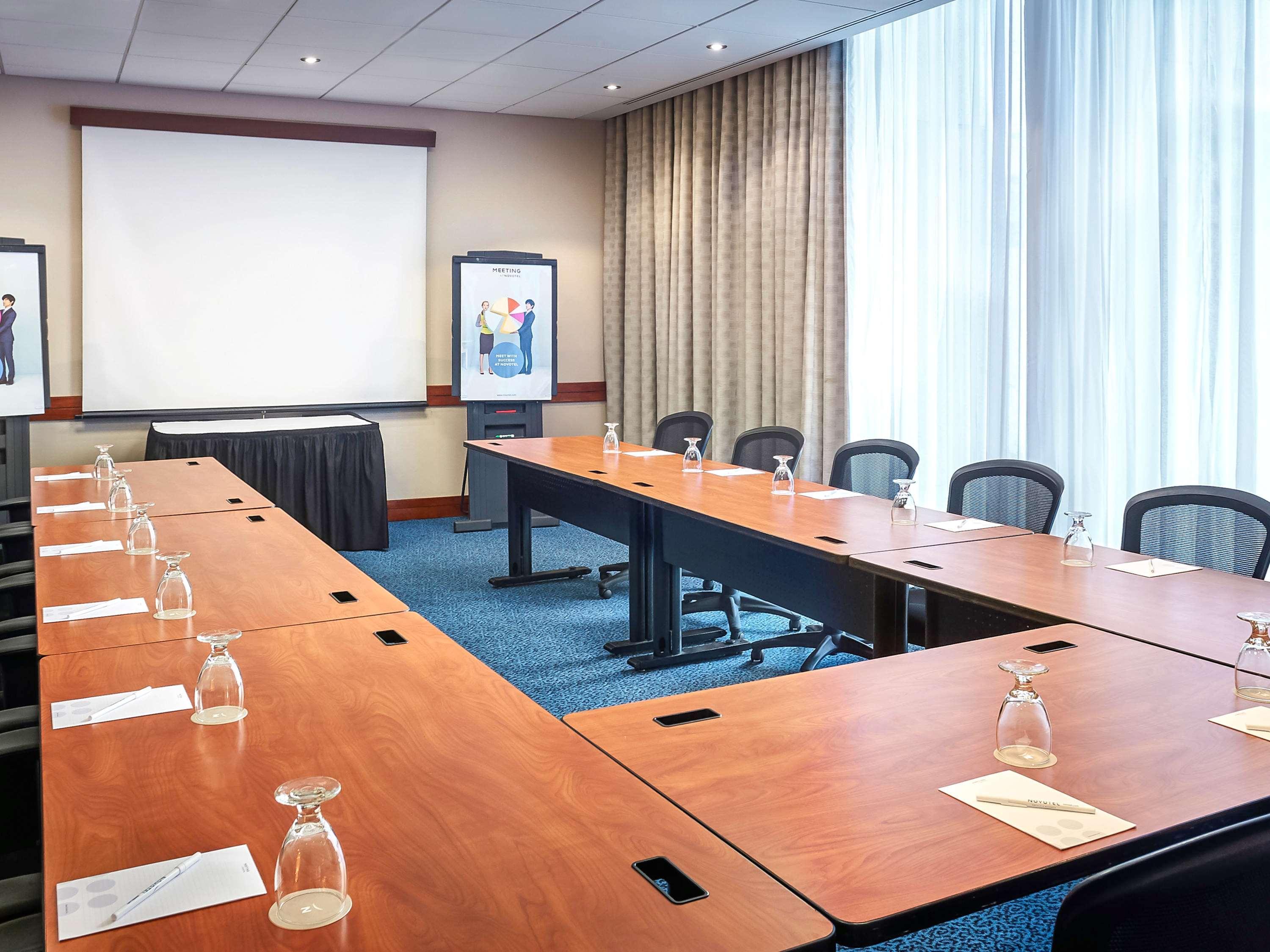 Novotel Toronto North York Bagian luar foto