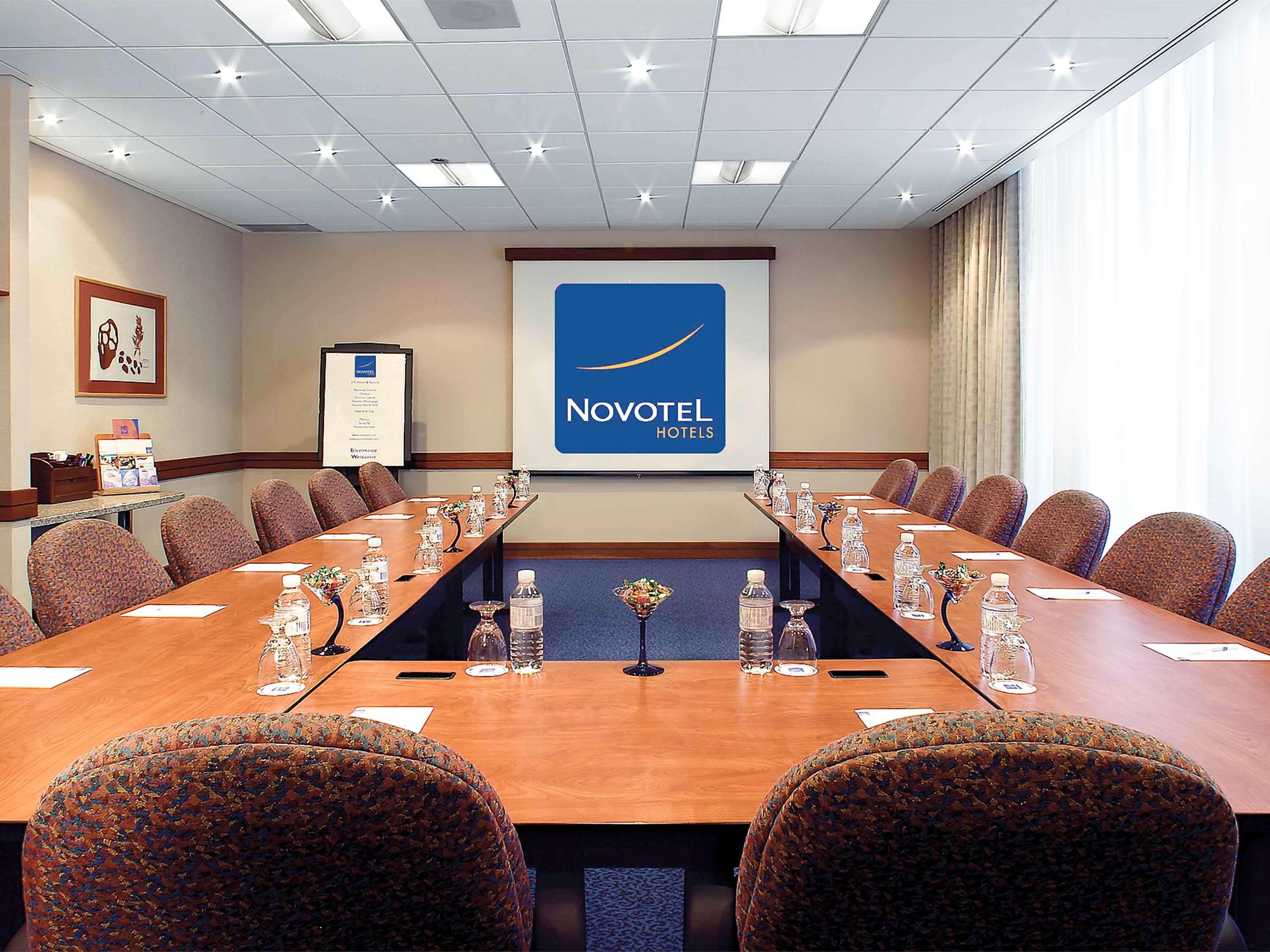 Novotel Toronto North York Bagian luar foto