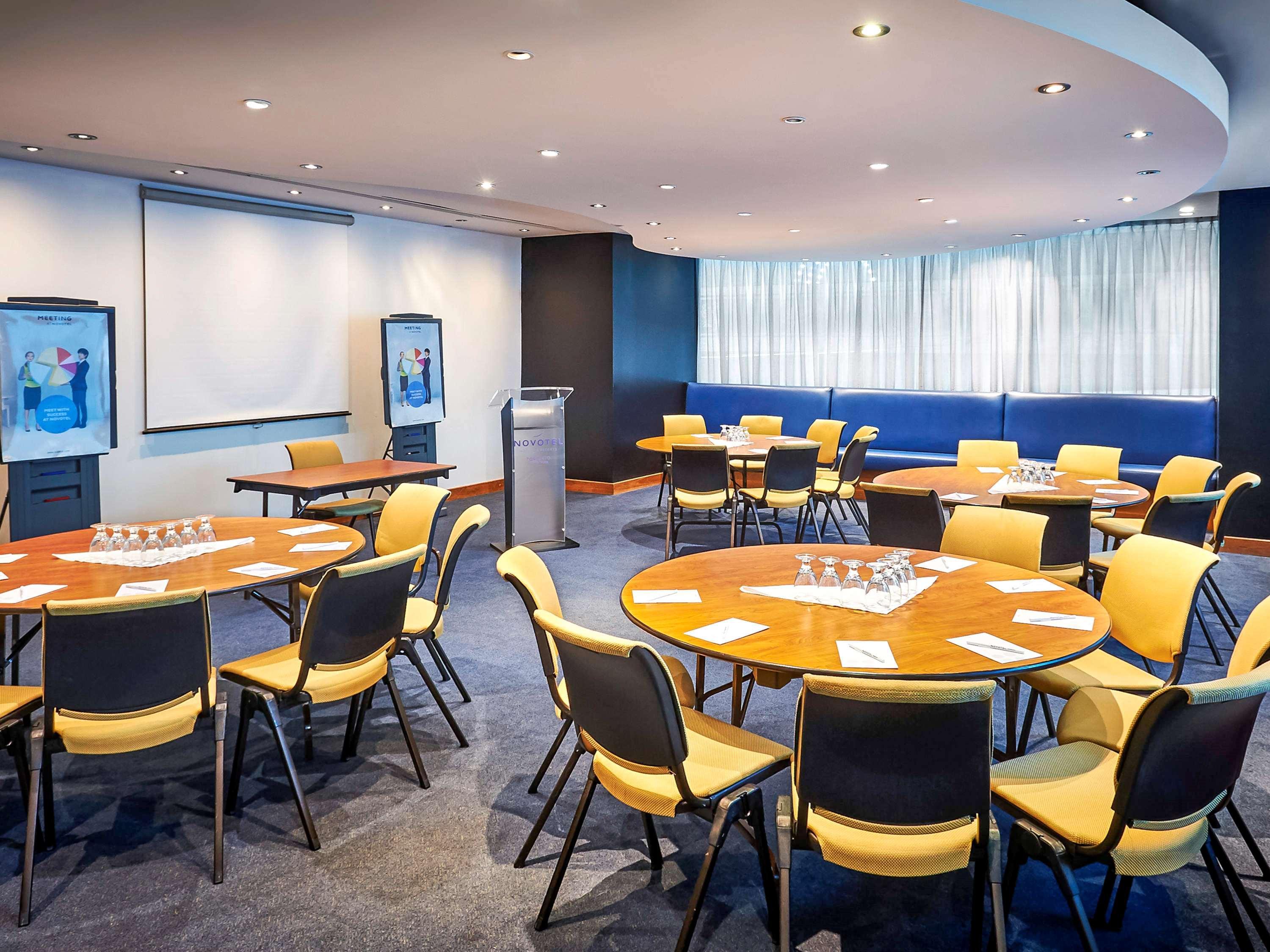 Novotel Toronto North York Bagian luar foto