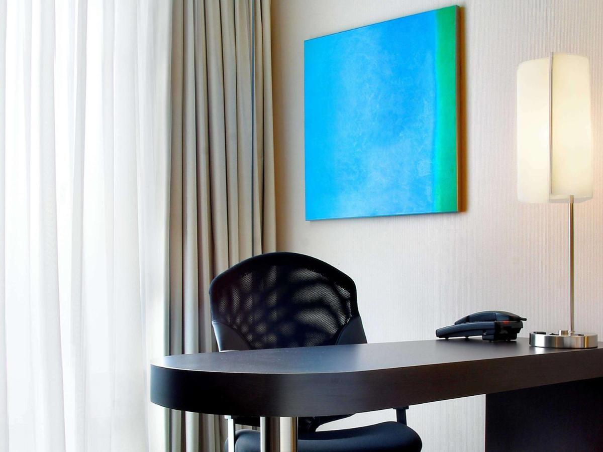 Novotel Toronto North York Bagian luar foto
