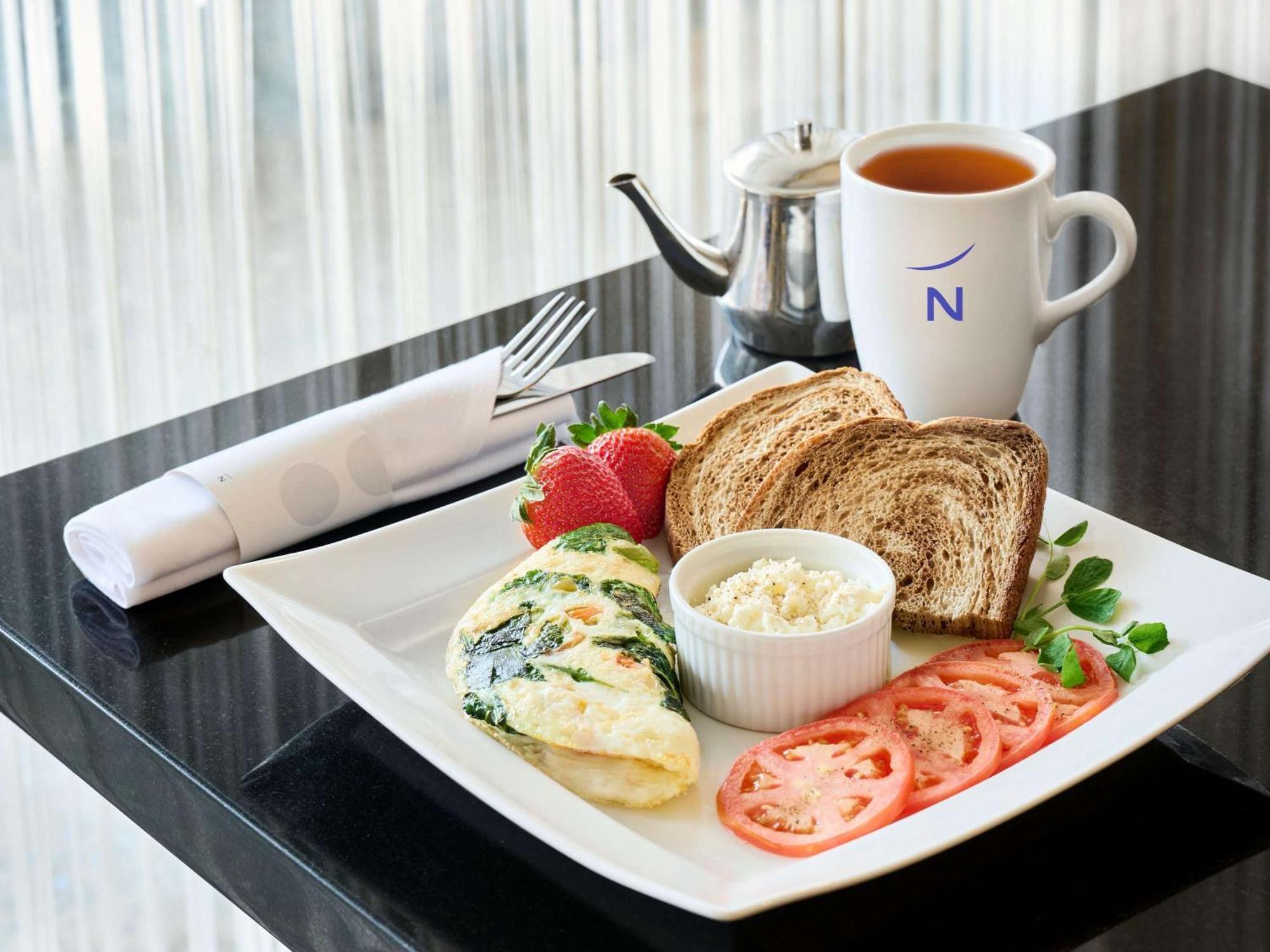 Novotel Toronto North York Bagian luar foto