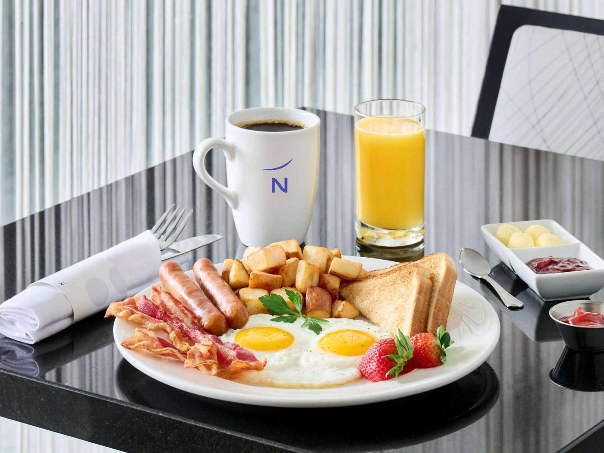 Novotel Toronto North York Bagian luar foto