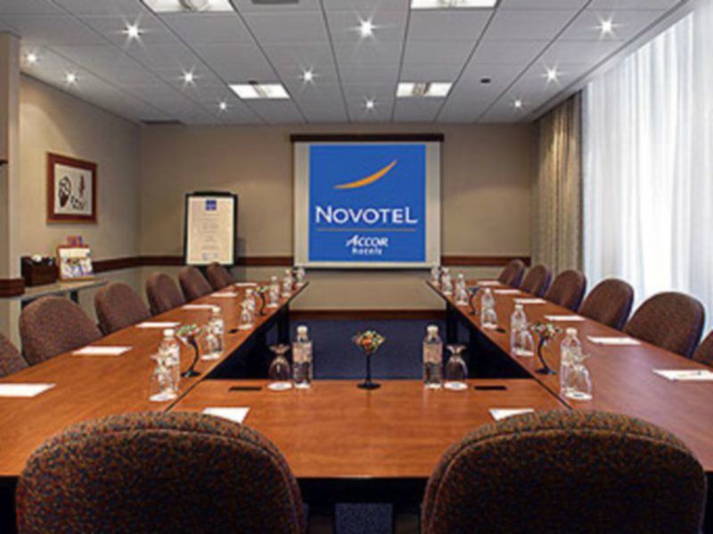 Novotel Toronto North York Bagian luar foto