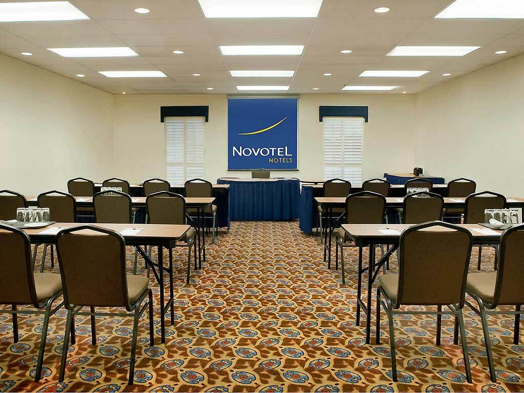 Novotel Toronto North York Bagian luar foto